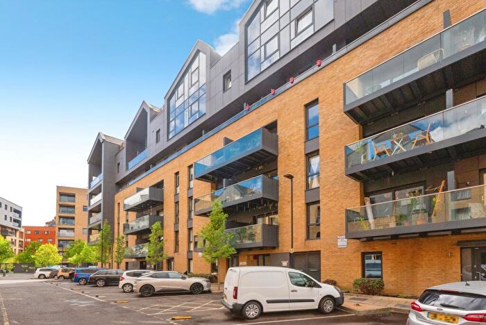 1 Bedroom Flat For Sale In Collendale Road, London, E17