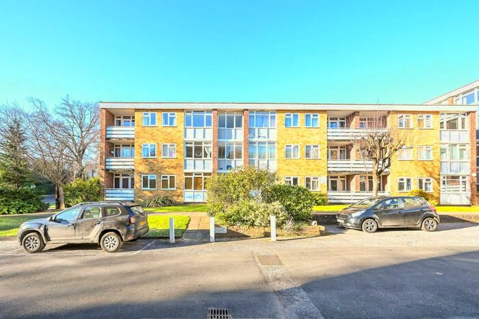 2 Bedroom Flat To Rent In Woking, Woking, GU22