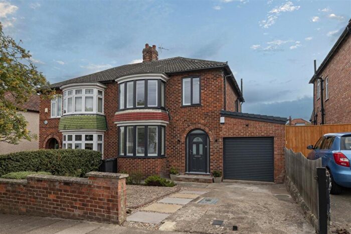 3 Bedroom Semi-Detached House For Sale In Hartford Road, Darlington, DL3