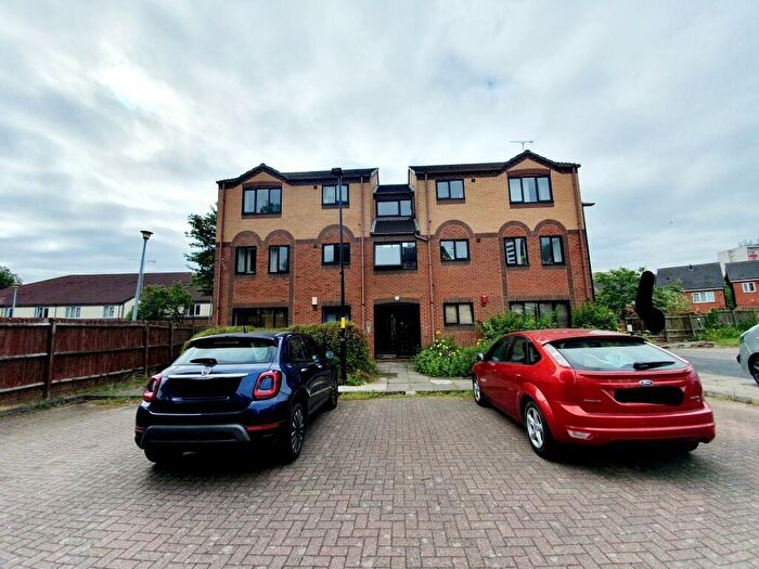 2 Bedroom Flat To Rent In Ashton Croft, Birmingham, West Midlands, B16