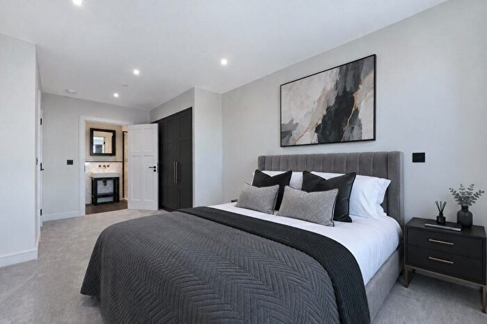 2 Bedroom Apartment To Rent In Heritage Walk, Kingston Upon Thames, Royal Exchange, KT1