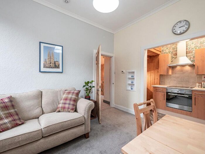 2 Bedroom Flat To Rent In Easter Road, Leith, Edinburgh, EH6