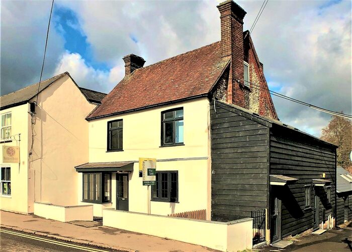 1 Bedroom Flat To Rent In High Street, Lane End, High Wycombe HP14