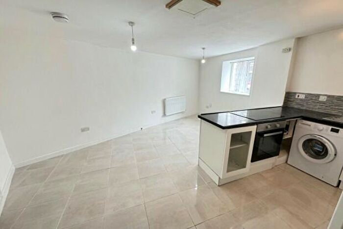 2 Bedroom Flat To Rent In Broadway Cardiff, CF24