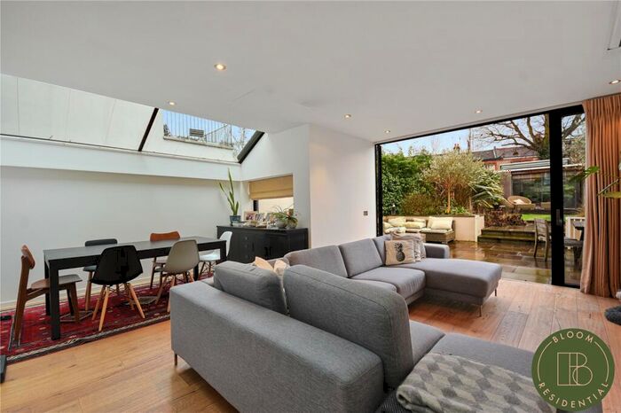 2 Bedroom Apartment To Rent In Priory Road, Crouch End, London, N8