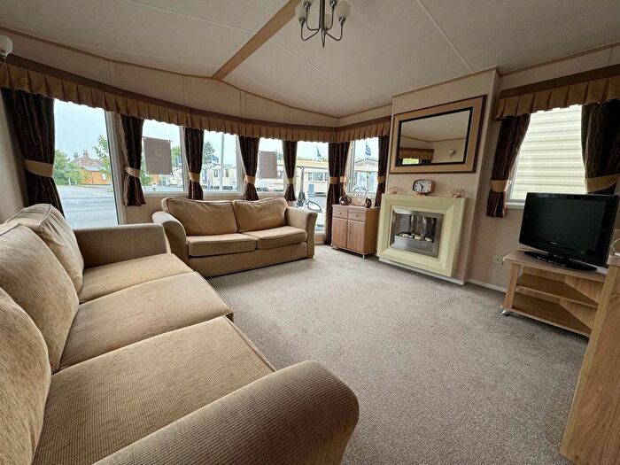 3 Bedroom Mobile/park Home For Sale In Southfield Lane, Tunstall, Hull, HU12