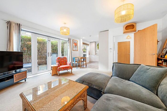 1 Bedroom Flat For Sale In Balham New Road, SW12