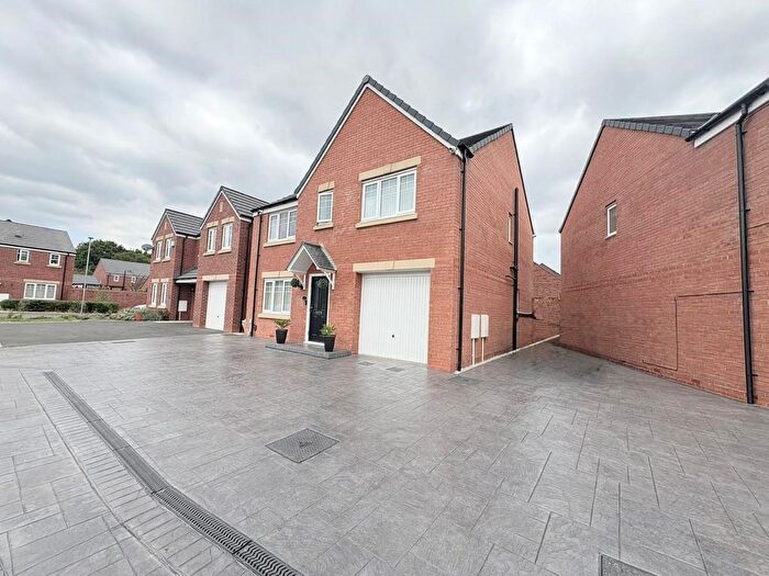 5 Bedroom Property To Rent In Kinglet Way, Cannock, WS11