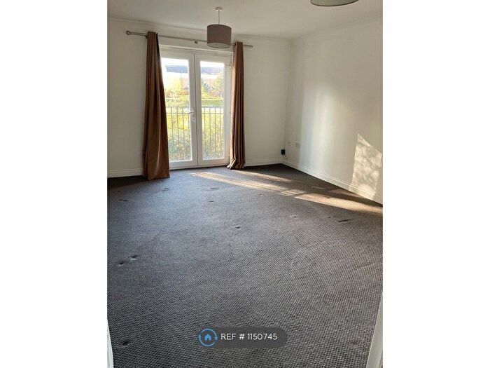 2 Bedroom Flat To Rent In Grange Park, Northampton, NN4
