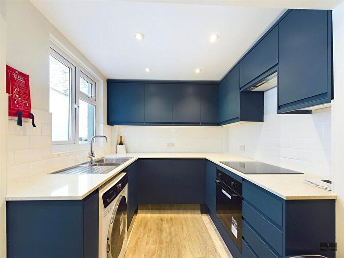 4 Bedroom House To Rent In Old Park Road, Exeter, EX4
