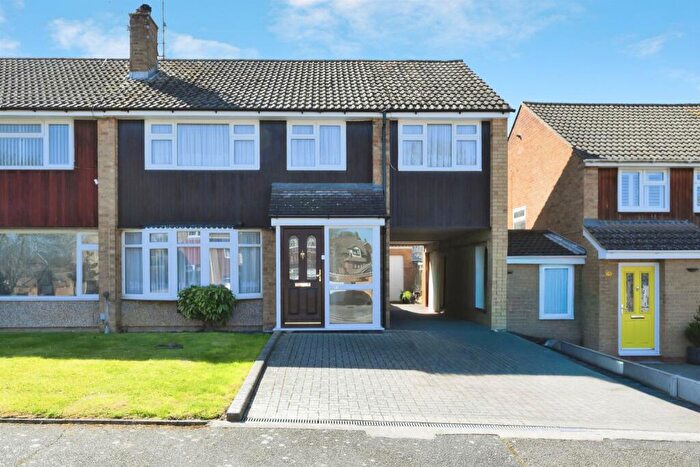 5 Bedroom Semi Detached House For Sale In Greygoose Park, Harlow, CM19