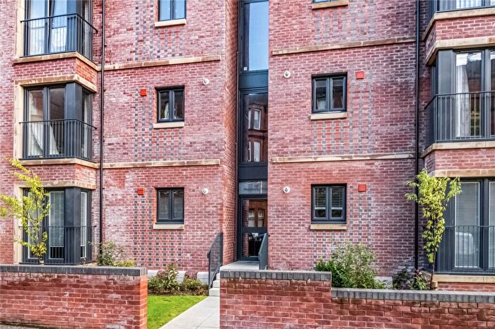 2 Bedroom Flat To Rent In Meadowpark Street, Glasgow, G31