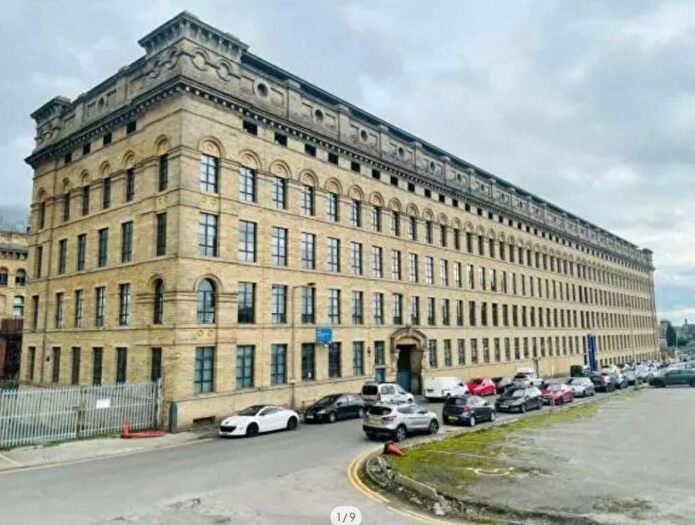 1 Bedroom Apartment For Sale In Lilycroft Road, Bradford, West Yorkshire, BD9