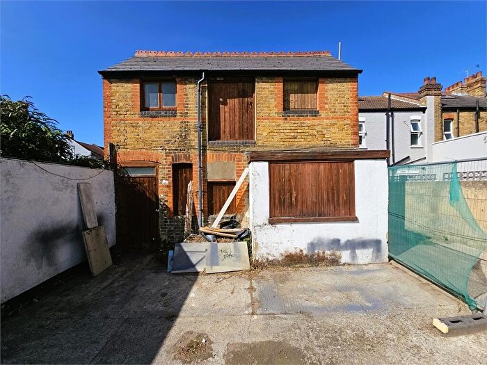 1 Bedroom Town House For Sale In West Road, Westcliff On Sea, Westcliff On Sea, SS0