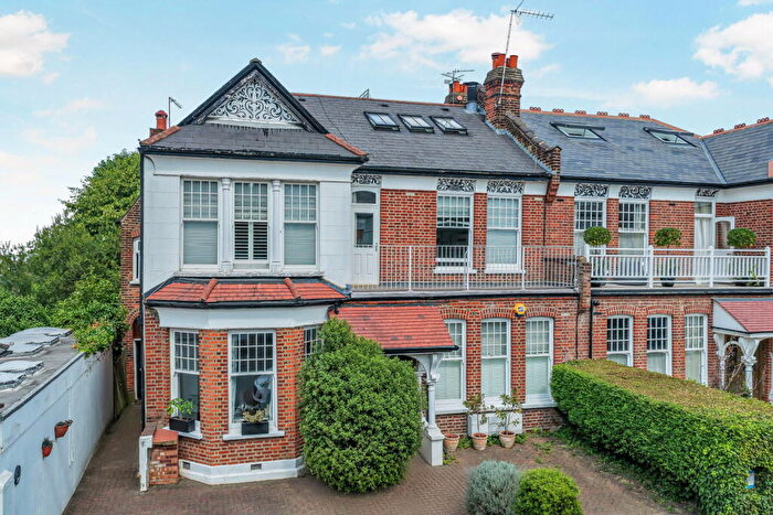 3 Bedroom Flat For Sale In Wellfield Avenue, N10