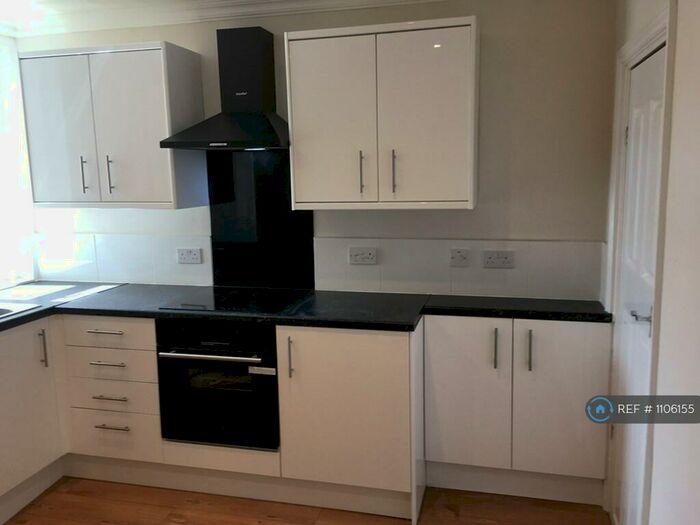 3 Bedroom Terraced House To Rent In Seymour Road, Chatham, ME5