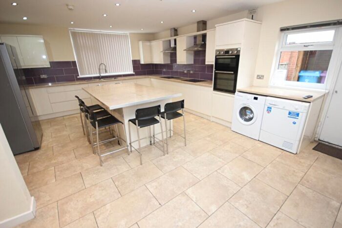 7 Bedroom Terraced House To Rent In Wellington Road, L15