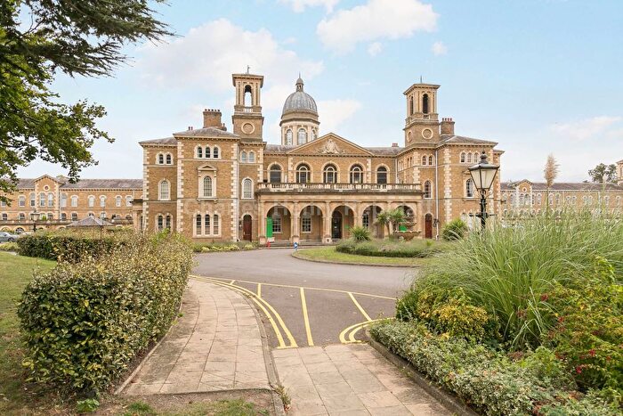 2 Bedroom Flat To Rent In Royal Drive, Friern Barnet, N11