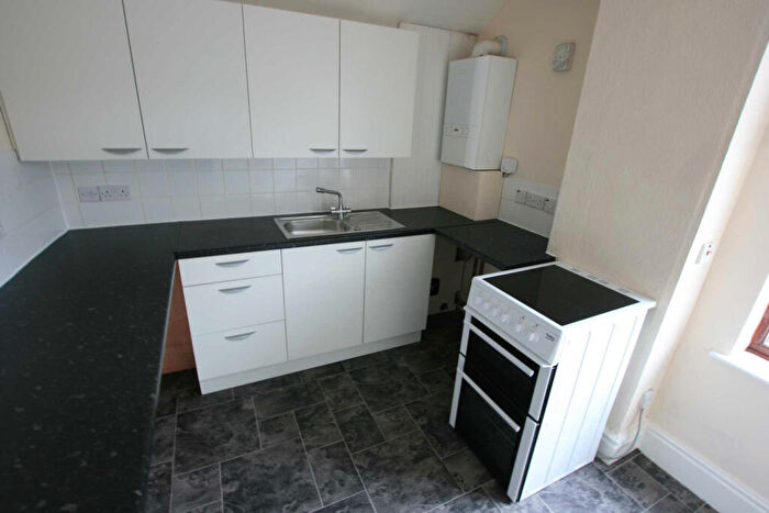 2 Bedroom Flat To Rent In Queens Road, Beeston, Nottingham, NG9
