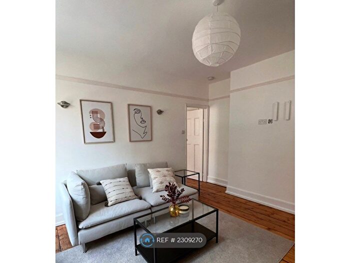 2 Bedroom Flat To Rent In Hanway Place, London, W1T