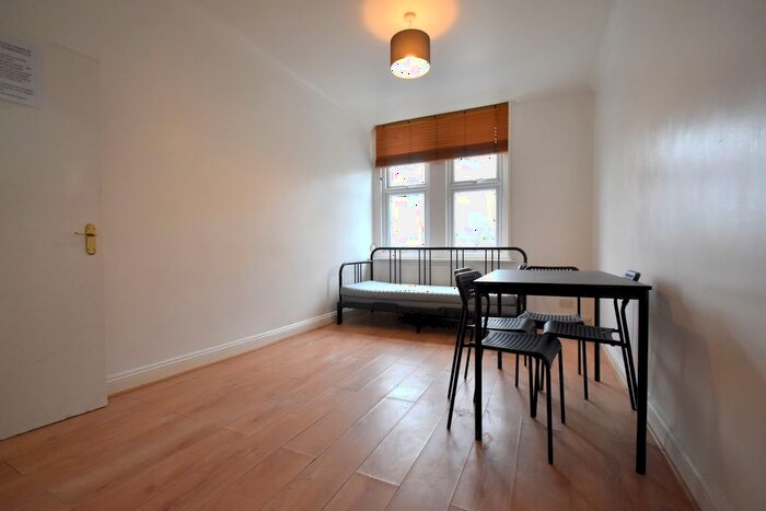 1 Bedroom Flat To Rent In Tooting High Street, London, SW17