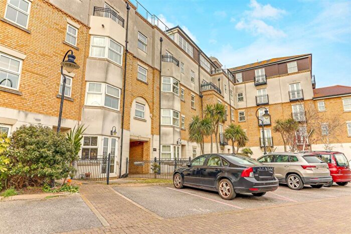 2 Bedroom Flat For Sale In Audley Court, Forge Way, Southend-on-Sea, SS1