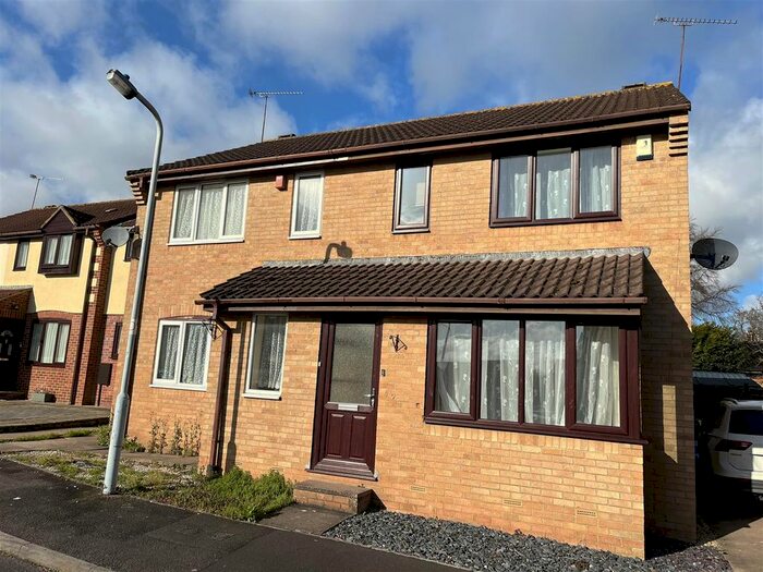 3 Bedroom Semi-Detached House To Rent In Luttrell Close, Taunton, TA2