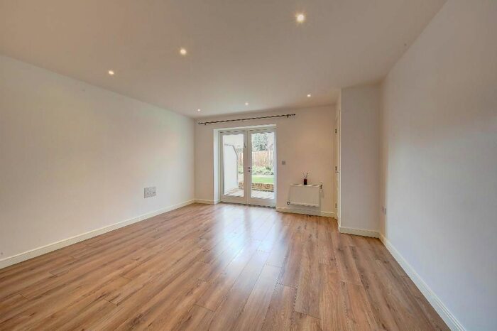 1 Bedroom Flat For Sale In Hero, Kingston Road, Wimbledon Chase, SW20