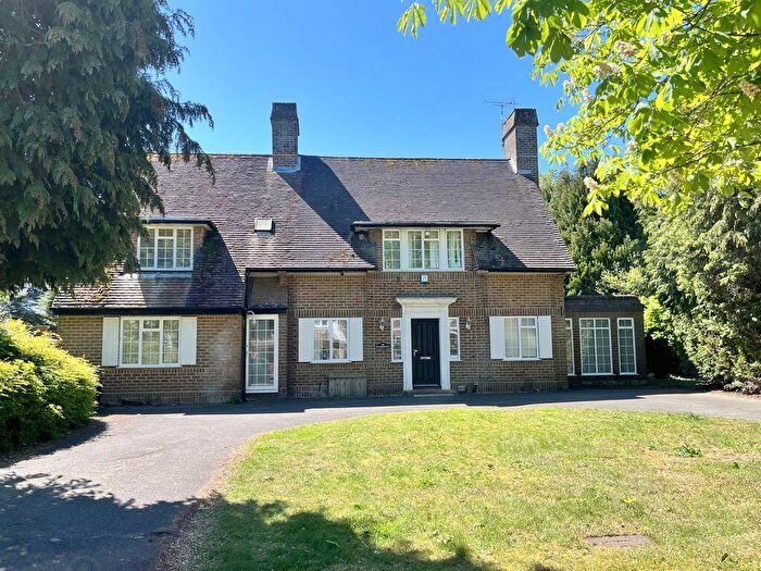 4 Bedroom Detached House To Rent In Bed Detached Executive Home - School Close, High Wycombe, HP11