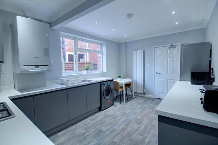 5 Bedroom Semi Detached House For Sale In Burlington Road, Southampton, SO15