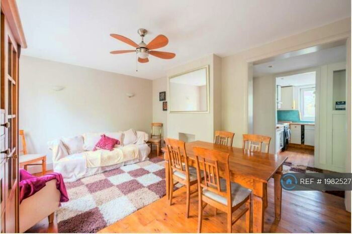 2 Bedroom Flat To Rent In London, London, SE16