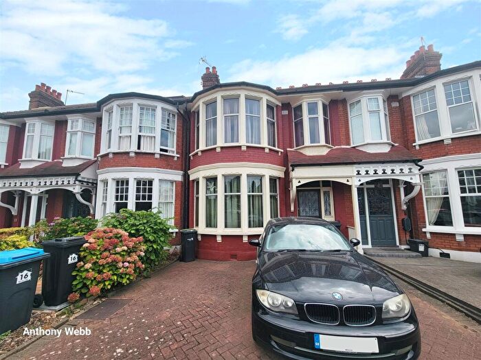 3 Bedroom Terraced House For Sale In Riverway, Palmers Green, N13