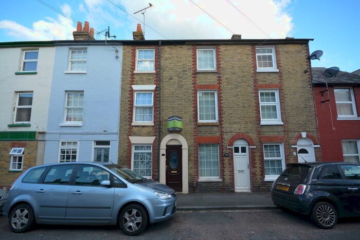 2 Bedroom Terraced House To Rent In York Street, Cowes, PO31