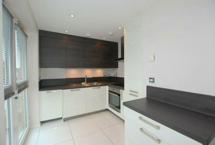 2 Bedroom Flat To Rent In Corner Apartments, BR1