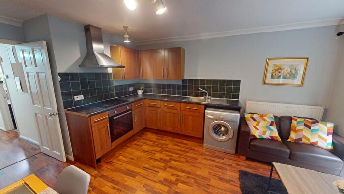 3 Bedroom Town House To Rent In Clinton Court, Nottingham, NG1