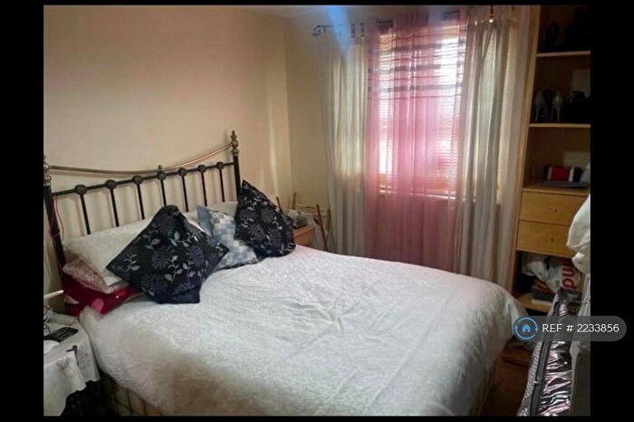 2 Bedroom Flat To Rent In Cherry Blossom Close, Palmer Green, N13