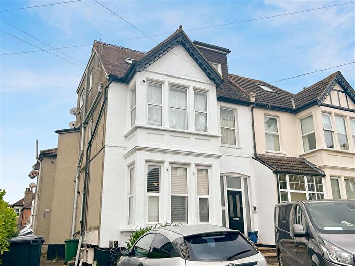1 Bedroom Apartment For Sale In Preston Road, Westcliff On Sea, SS0