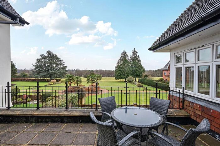 3 Bedroom Town House For Sale In Eyhurst Park. Outwood Lane, Kingswood, KT20