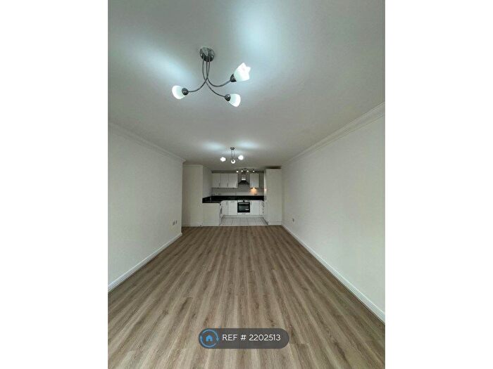 2 Bedroom Flat To Rent In Constitution Hill, Woking, GU22