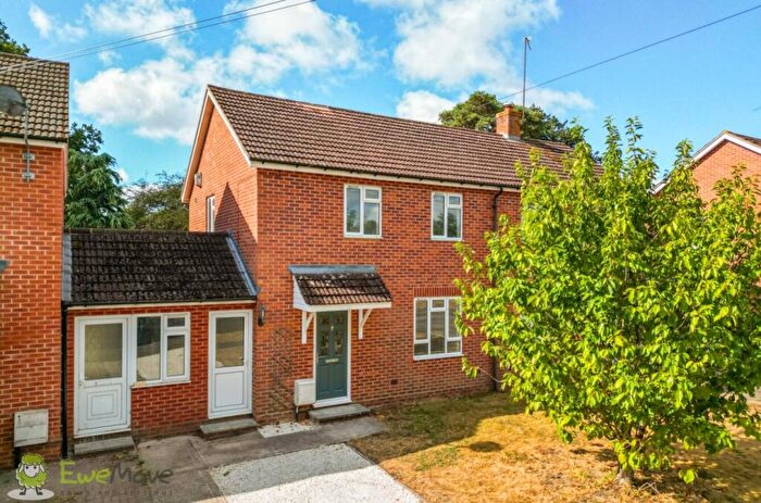 3 Bedroom Semi-Detached House For Sale In Burnham Road, Tadley, Hampshire, RG26