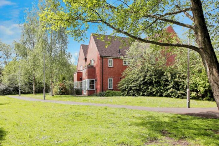 2 Bedroom Flat For Sale In Foxley Drive, Catherine De Barnes, B91