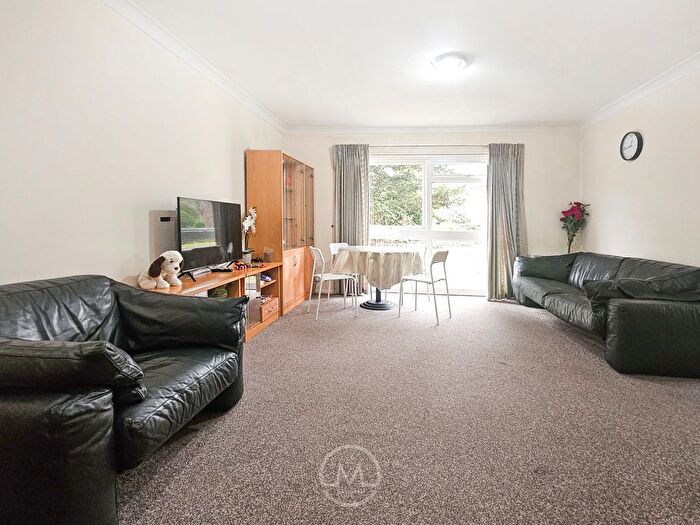 2 Bedroom Flat For Sale In St Christophers Close, Isleworth, TW7