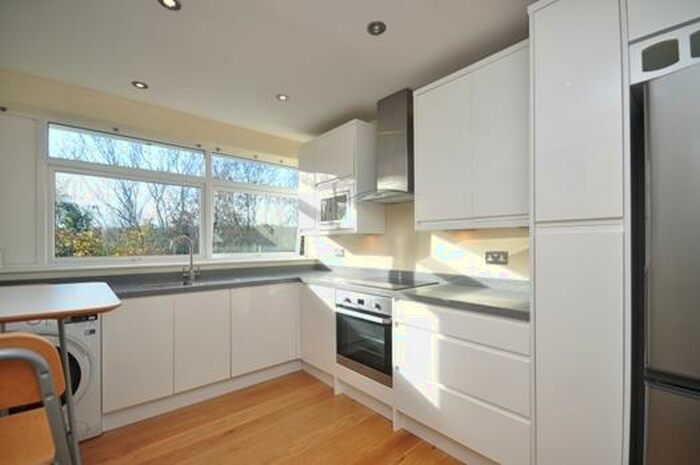 2 Bedroom Flat To Rent In Westhall Road Warlingham, CR6