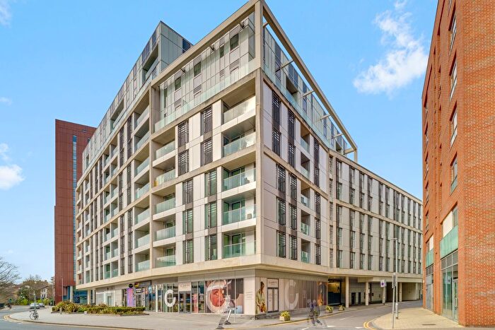 3 Bedroom Flat To Rent In Aurora Apartments, Buckhold Road, London, SW18