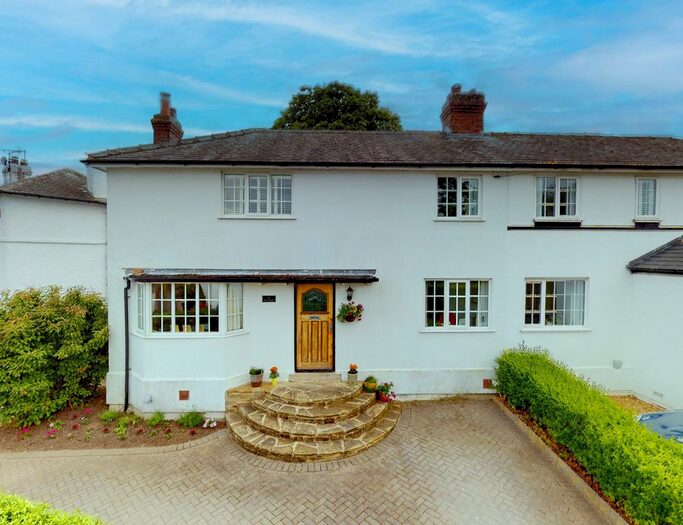 3 Bedroom Semi-Detached House To Rent In Grosvenor Gardens, Huby, LS17