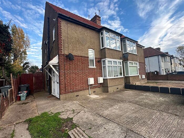 1 Bedroom Maisonette For Sale In Imperial Road, Feltham, TW14