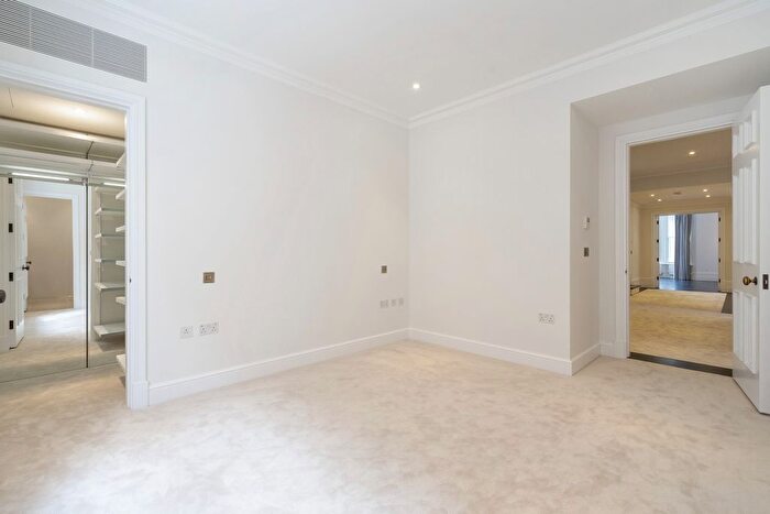 3 Bedroom Flat To Rent In Sloane Street, Knightsbridge, SW1X