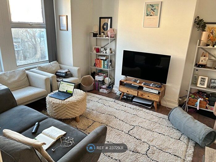 3 Bedroom Maisonette To Rent In Clarendon Road, London, SW19