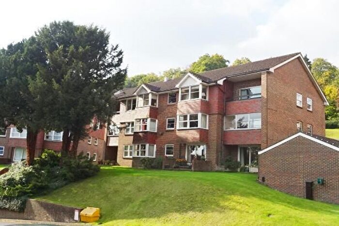 2 Bedroom Flat To Rent In Rookwood Court, Guildford, GU2
