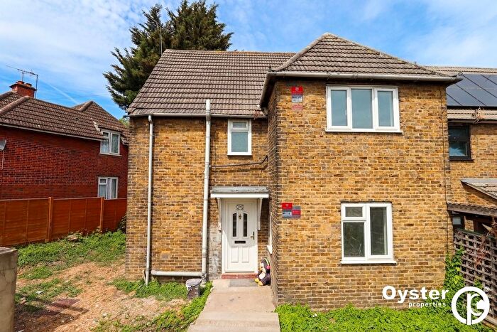 4 Bedroom End Of Terrace House To Rent In Summers Lane, London, N12